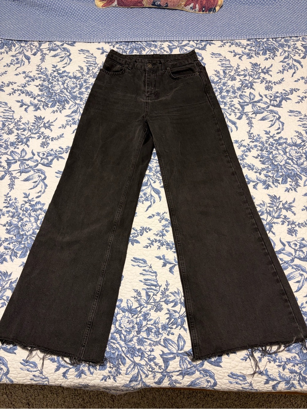 Ragged wide leg jeans – size 26